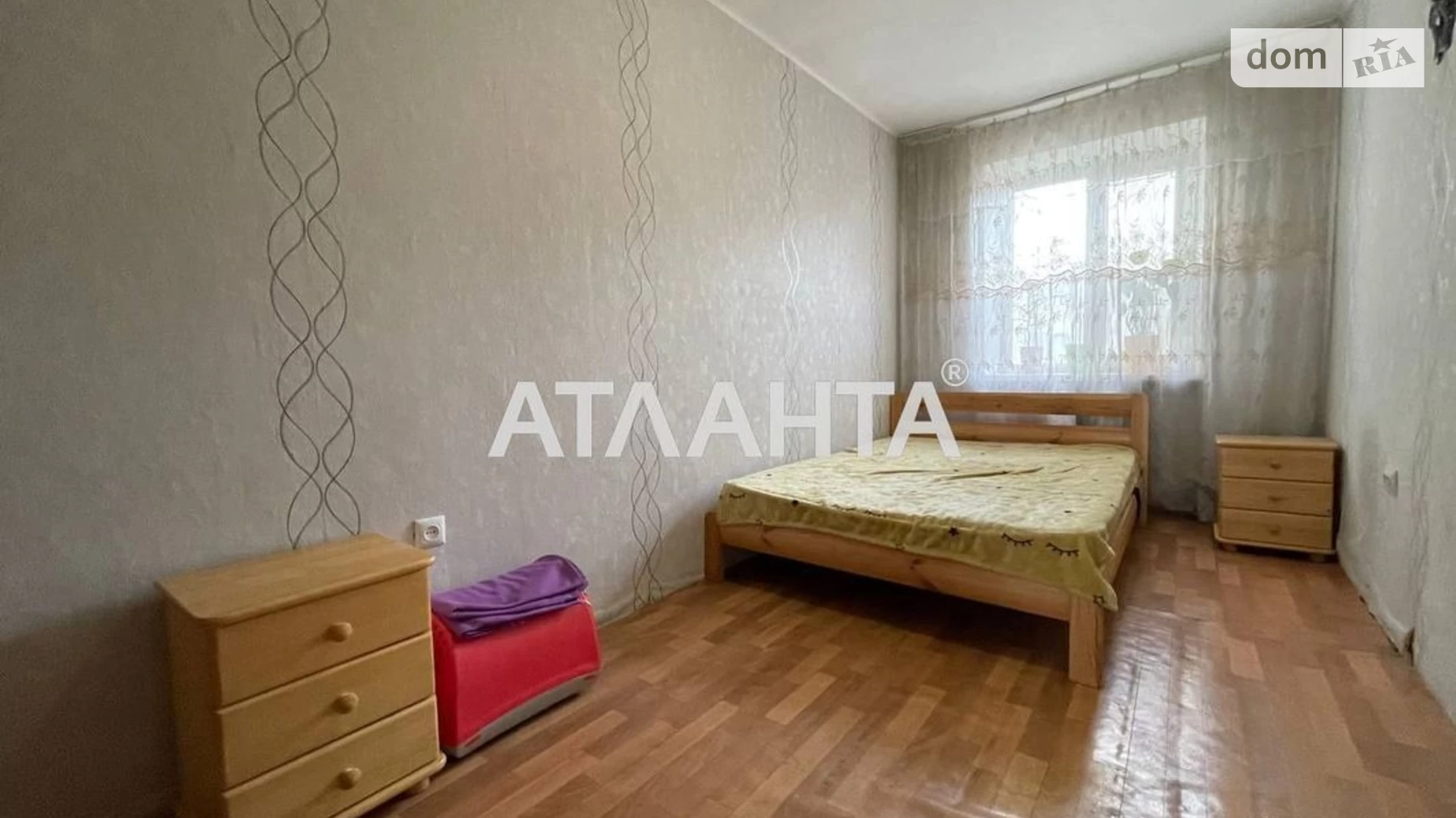 Продается 3-комнатная квартира 56 кв. м в Одессе, ул. Героев Крут