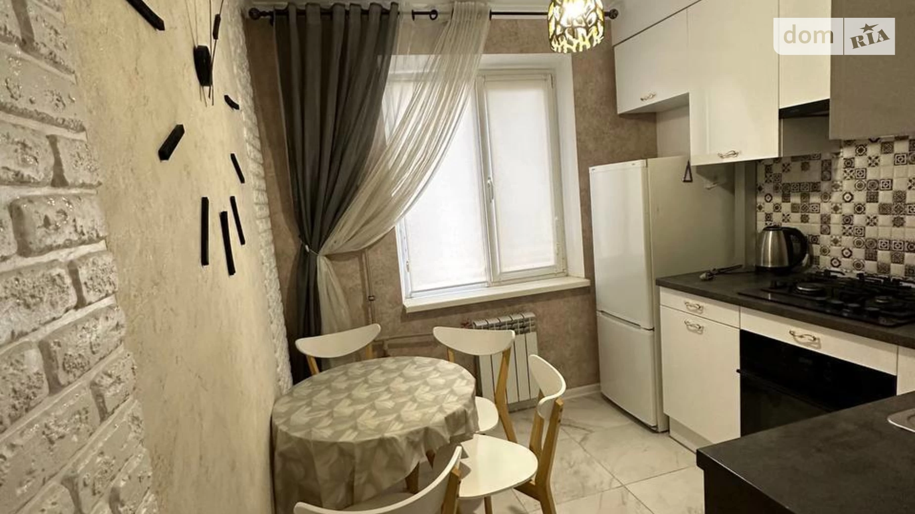 Продается 2-комнатная квартира 50 кв. м в Черноморске, ул. Александрийская