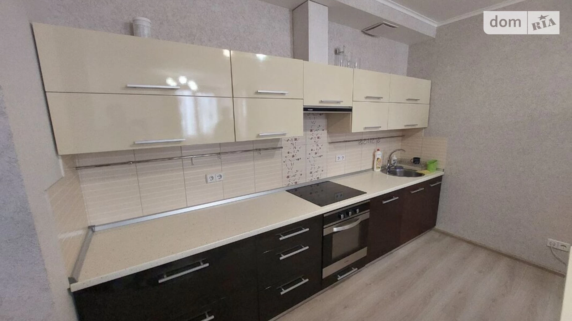 Продается 2-комнатная квартира 78 кв. м в Киеве, ул. Ломоносова, 71Д
