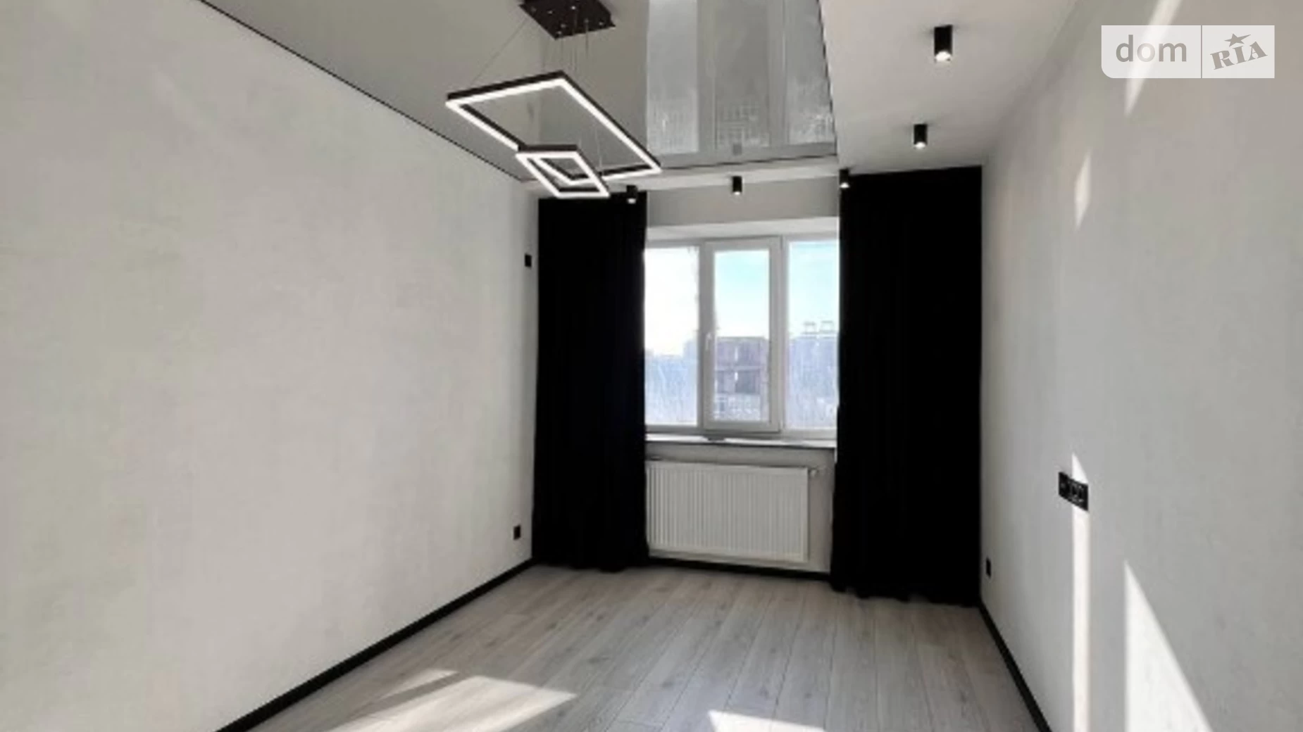 Продается 2-комнатная квартира 60 кв. м в Ивано-Франковске, ул. Высочана Семена