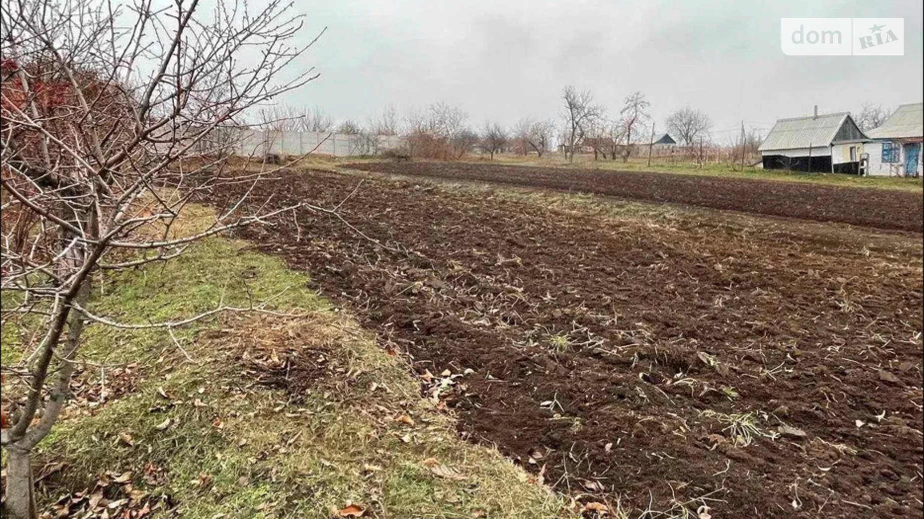 Продається одноповерховий будинок 78 кв. м з балконом, вул. Центральна