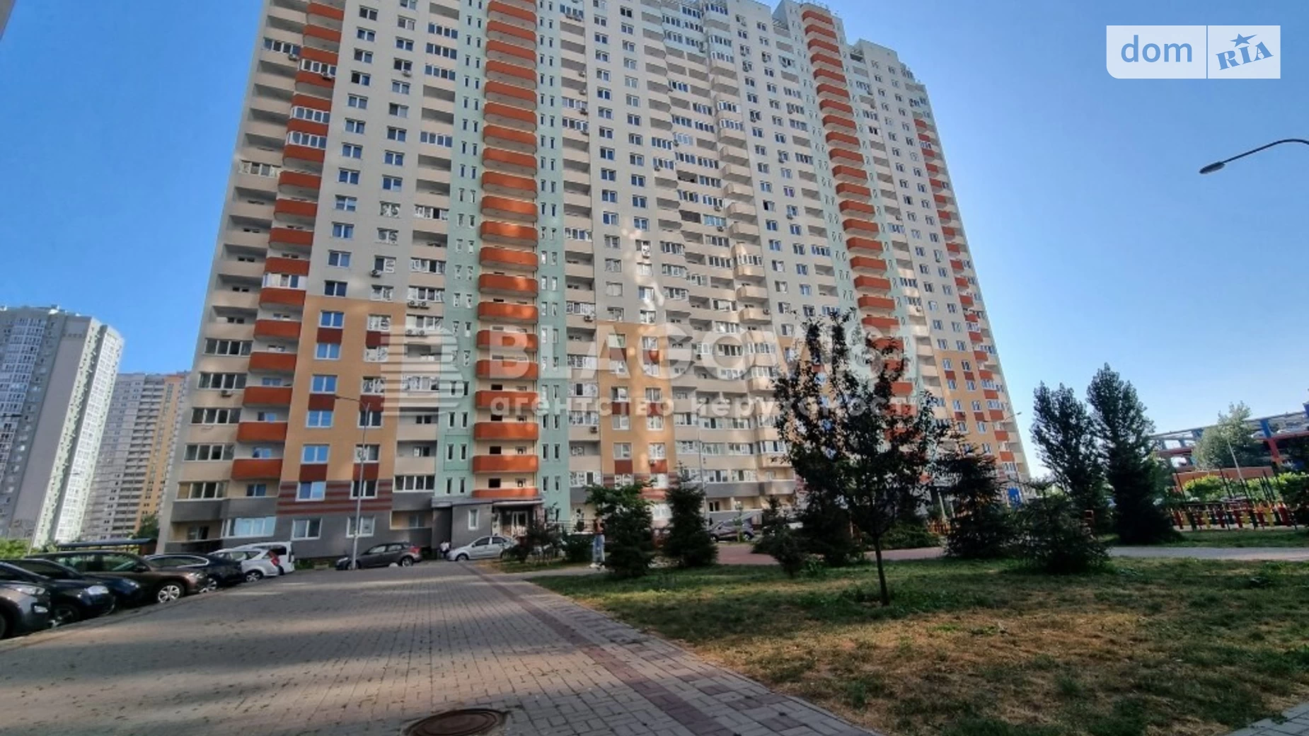 Продается 1-комнатная квартира 43 кв. м в Киеве, ул. Софии Русовой, 7А