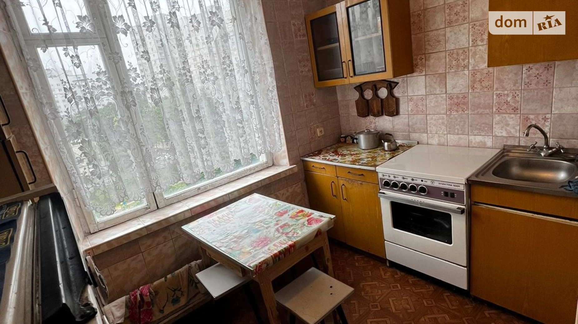 Продается 3-комнатная квартира 64.8 кв. м в Харькове, ул. Краснодарская, 183