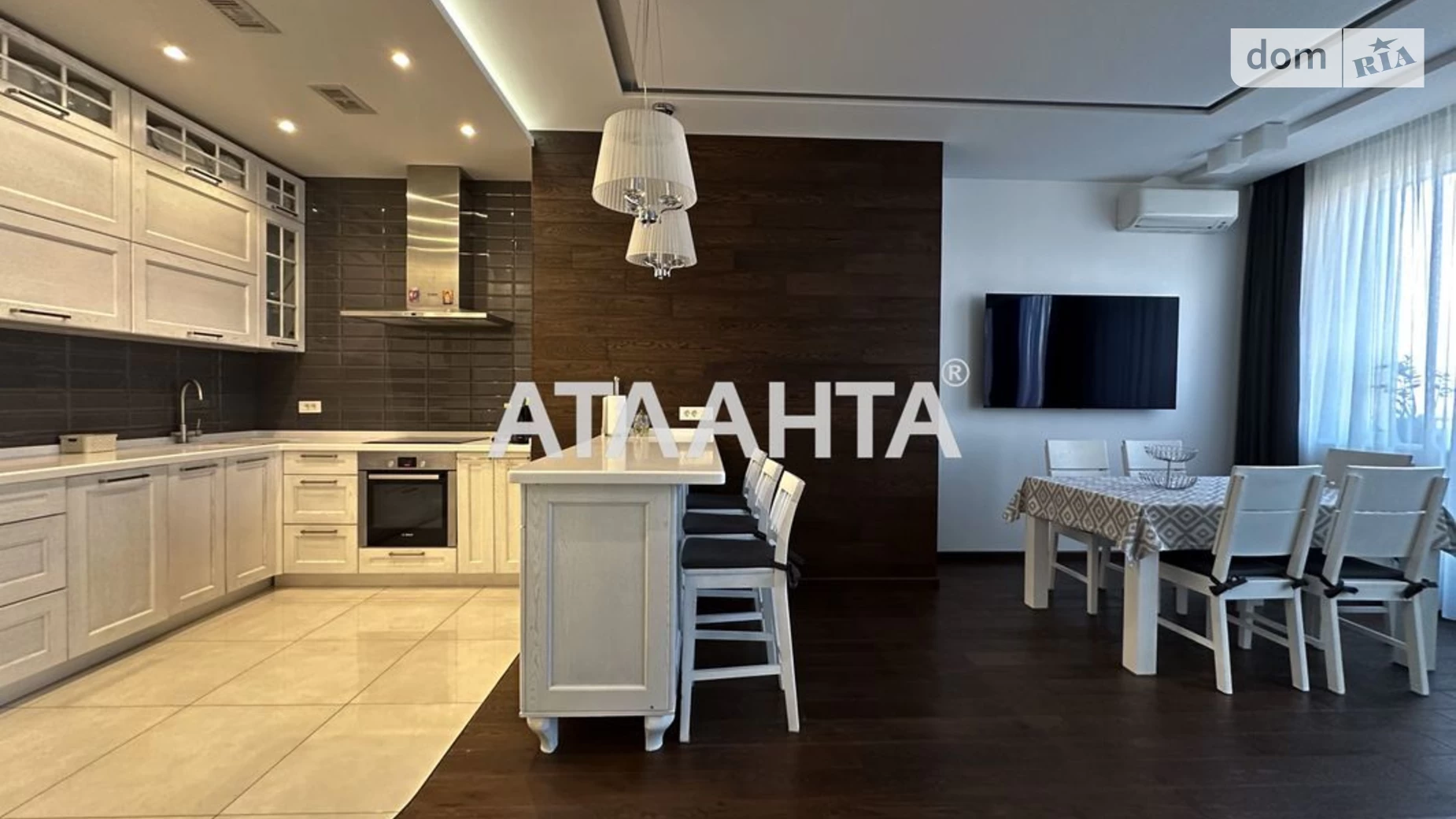 Продается 4-комнатная квартира 140 кв. м в Одессе, ул. Жемчужная, 3
