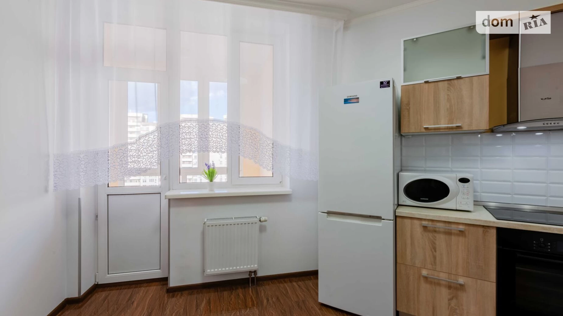 Продается 1-комнатная квартира 47 кв. м в Киеве, ул. Анны Ахматовой, 30