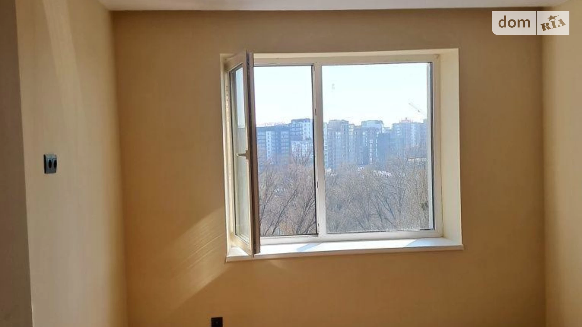Продается 1-комнатная квартира 43 кв. м в Ивано-Франковске