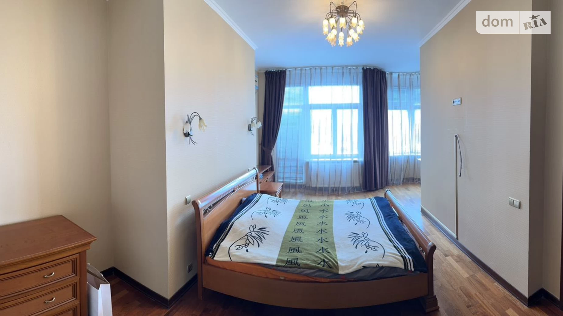Продается 4-комнатная квартира 163 кв. м в Киеве, спуск Кловский, 5