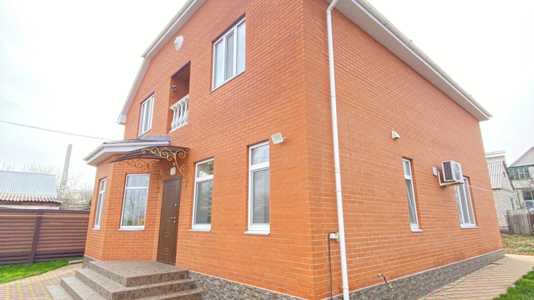 Продается дом на 2 этажа 180 кв. м с мансардой, цена: 150000 $ - фото 2