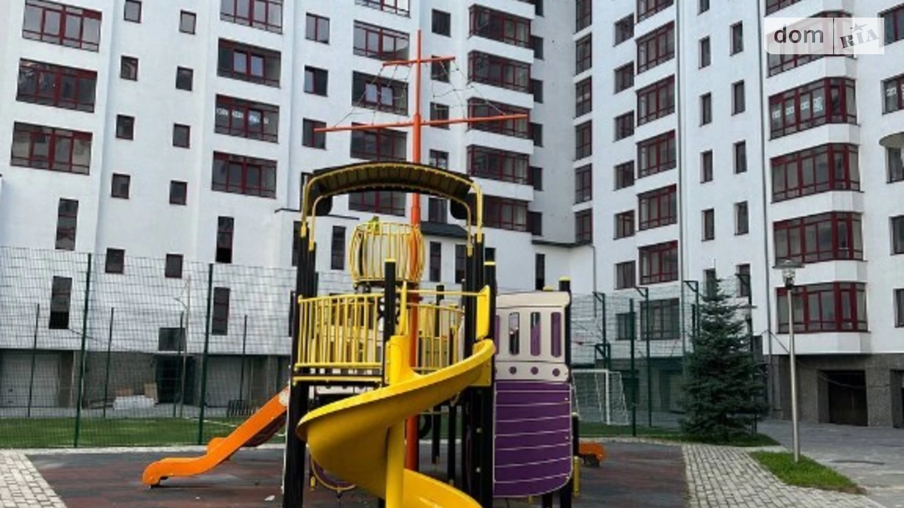 Продается 2-комнатная квартира 70 кв. м в Ивано-Франковске, ул. Галицкая, 141Б - фото 2