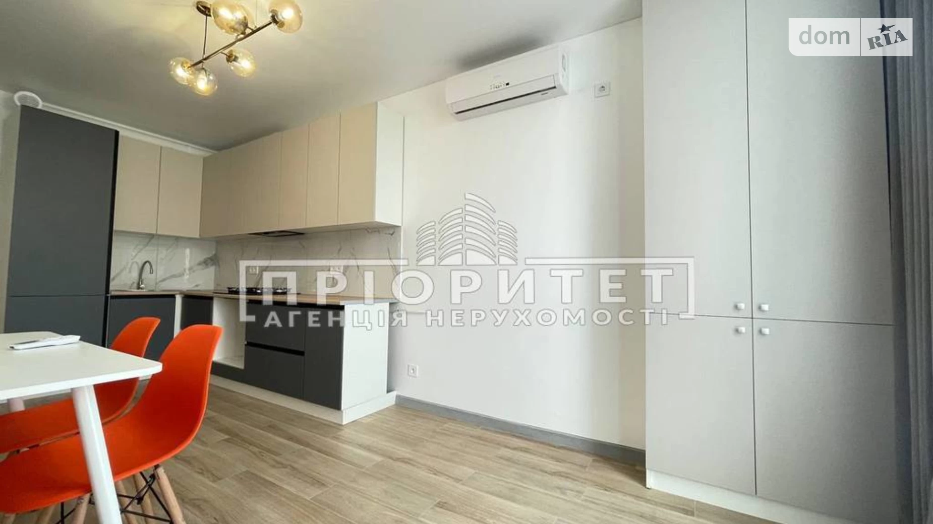 Продается 2-комнатная квартира 71.7 кв. м в Одессе, ул. Инглези