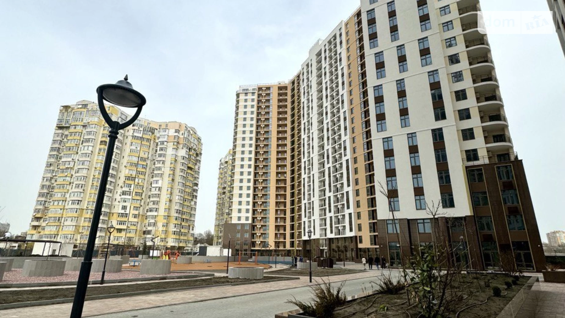 Продается 2-комнатная квартира 70 кв. м в Одессе, ул. Краснова