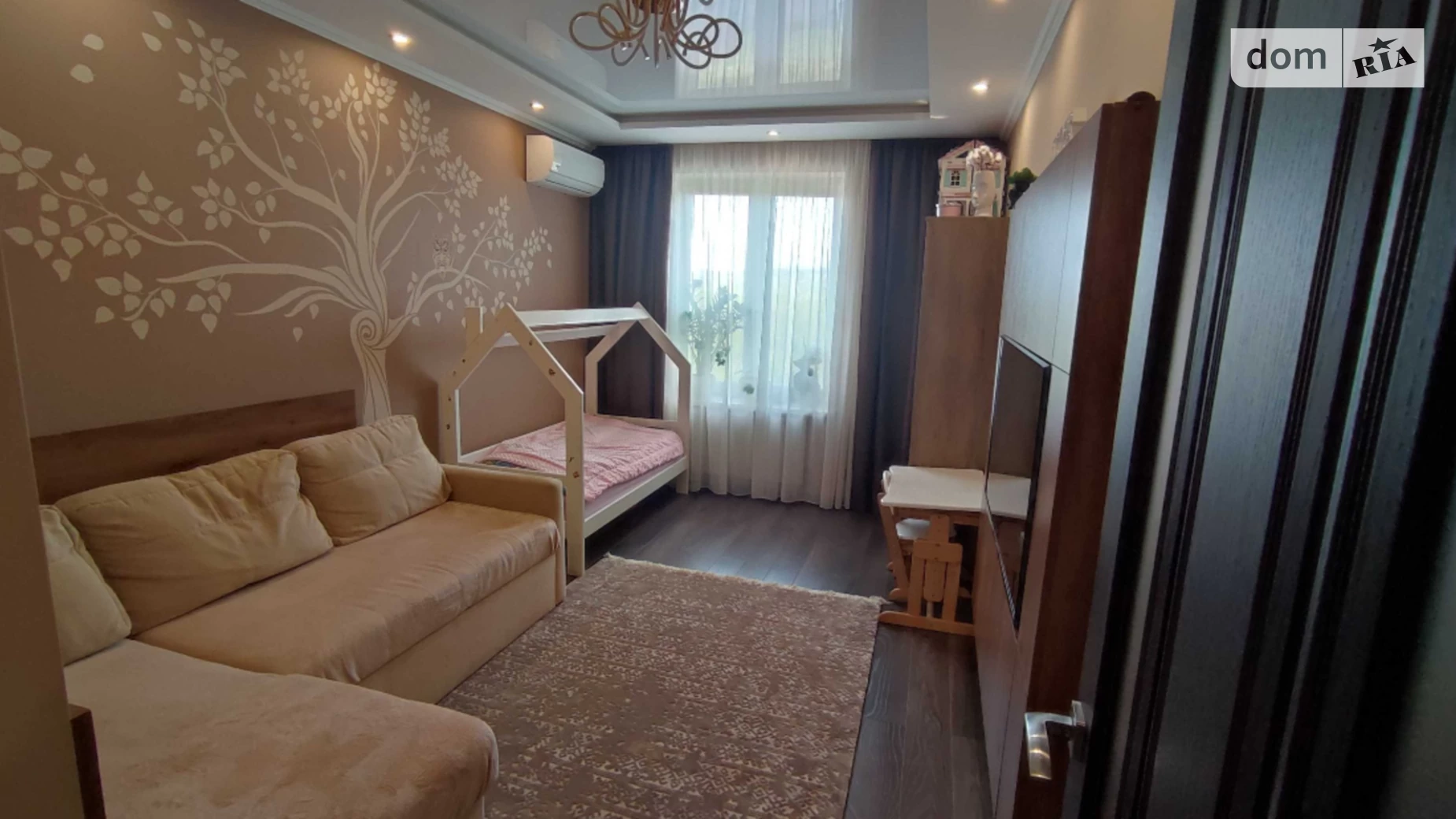 Продается 2-комнатная квартира 53 кв. м в Ужгороде