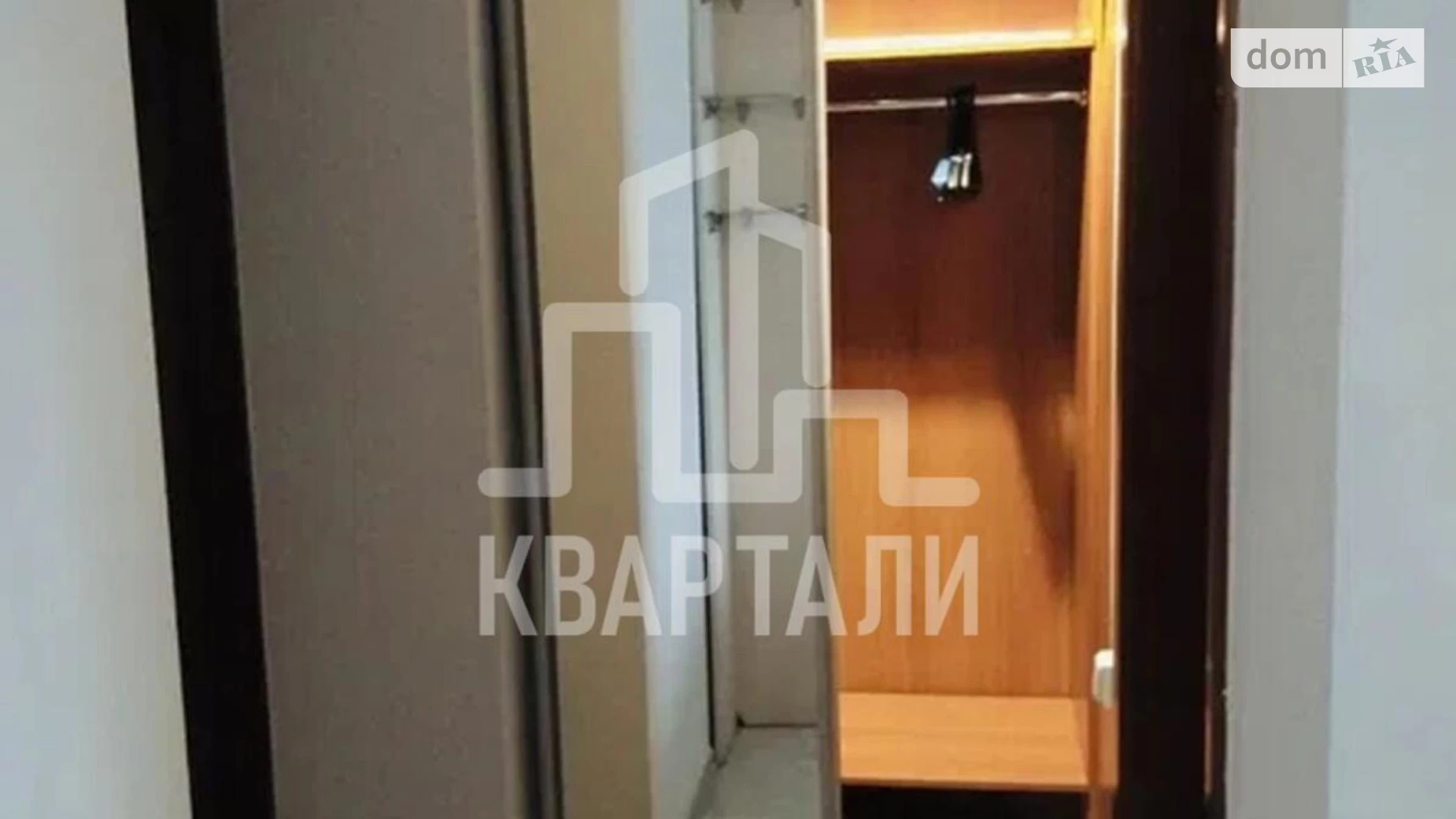 Продается 3-комнатная квартира 57 кв. м в Киеве, просп. Воздушных Сил(Воздухофлотский), 5