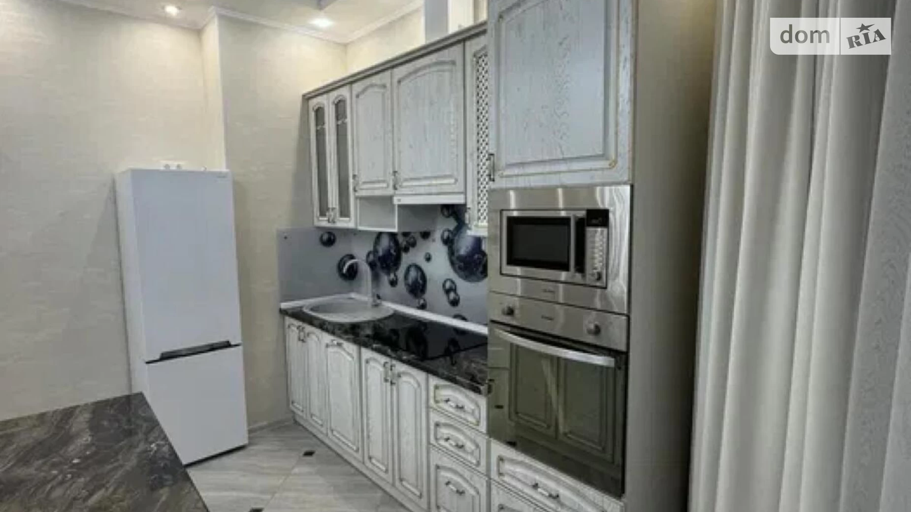 Продается 2-комнатная квартира 63 кв. м в Одессе, плато Гагаринское, 9