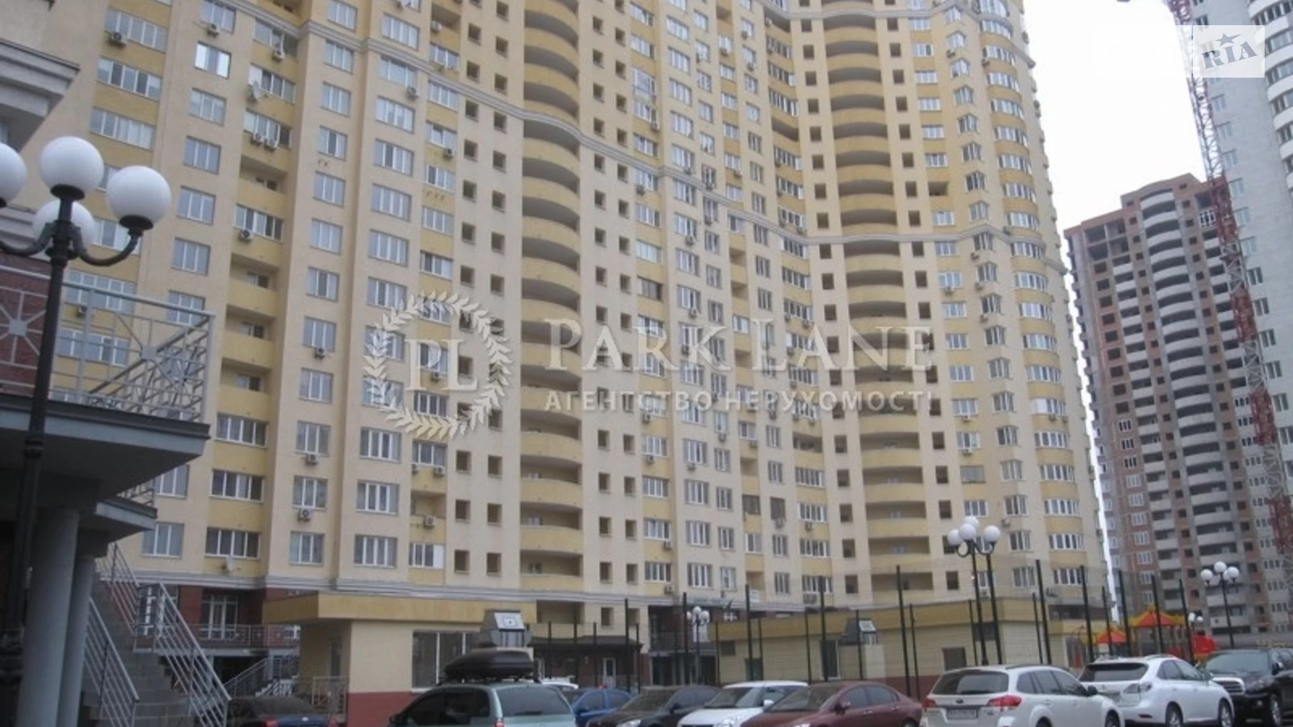 Продается 3-комнатная квартира 126 кв. м в Киеве, ул. Михаила Максимовича, 3Г