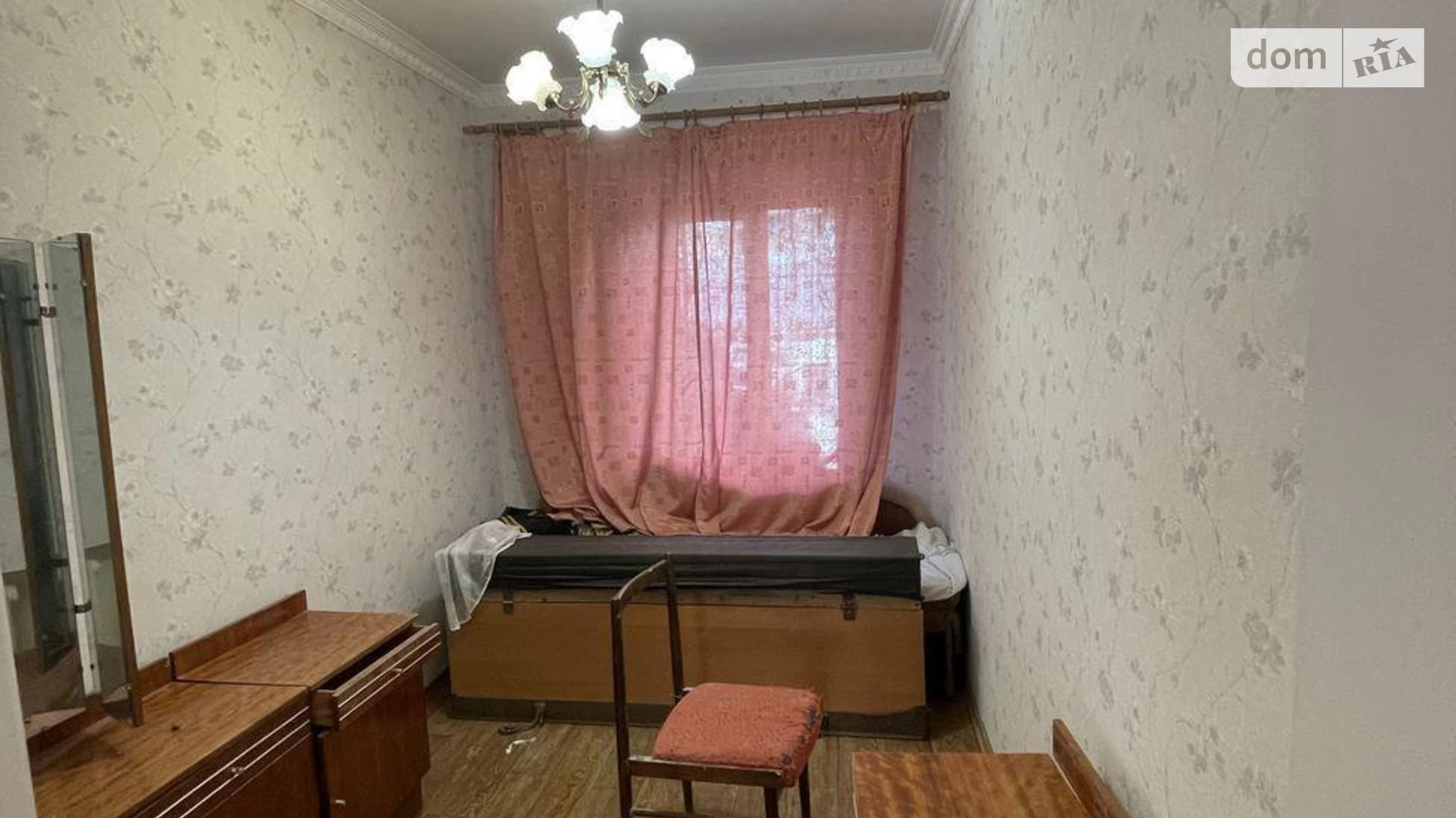 Продається 3-кімнатна квартира 55 кв. м у Одесі, вул. Рішельєвська, 76