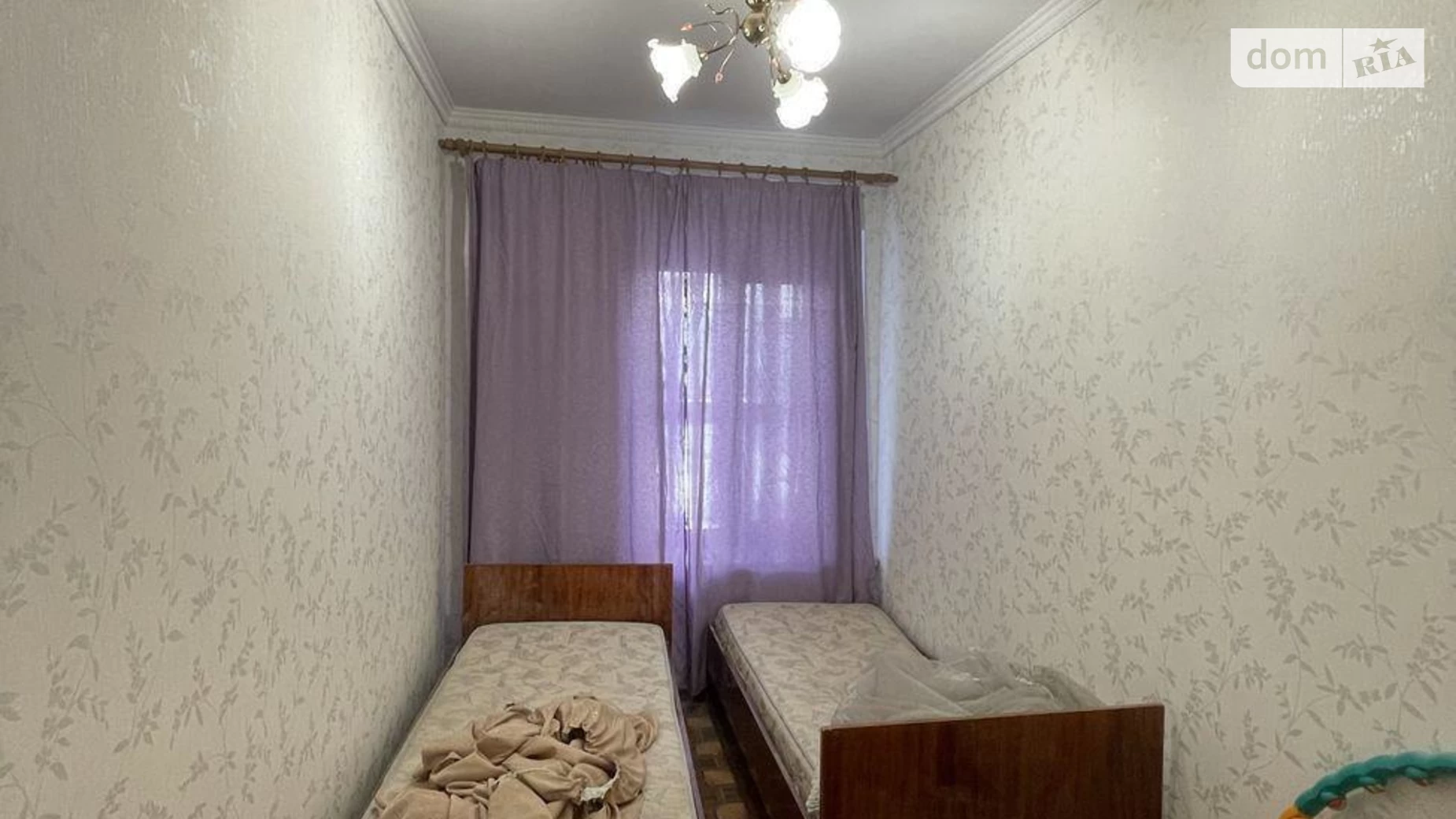 Продається 3-кімнатна квартира 55 кв. м у Одесі, вул. Рішельєвська, 76