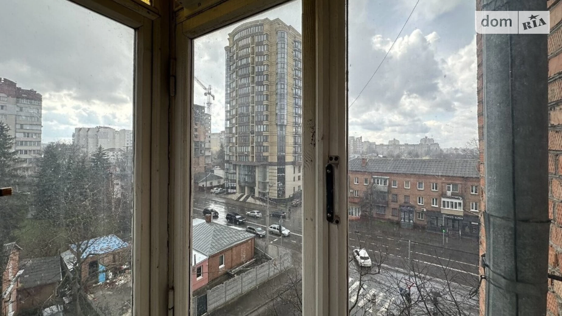 Продается 3-комнатная квартира 97 кв. м в Хмельницком, ул. Свободы