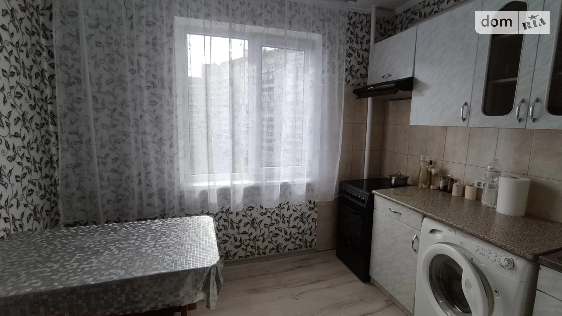 Продается 1-комнатная квартира 37 кв. м в Киеве, ул. Академика Заболотного, 100
