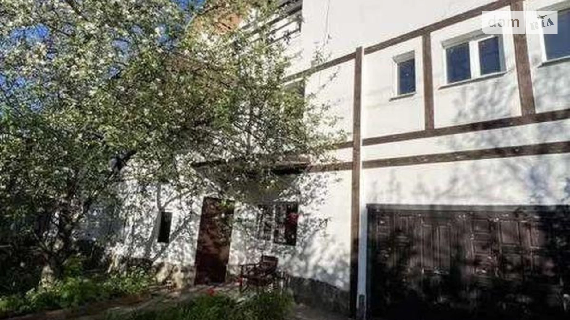 Продается дом на 3 этажа 375 кв. м с террасой, ул. Мичурина