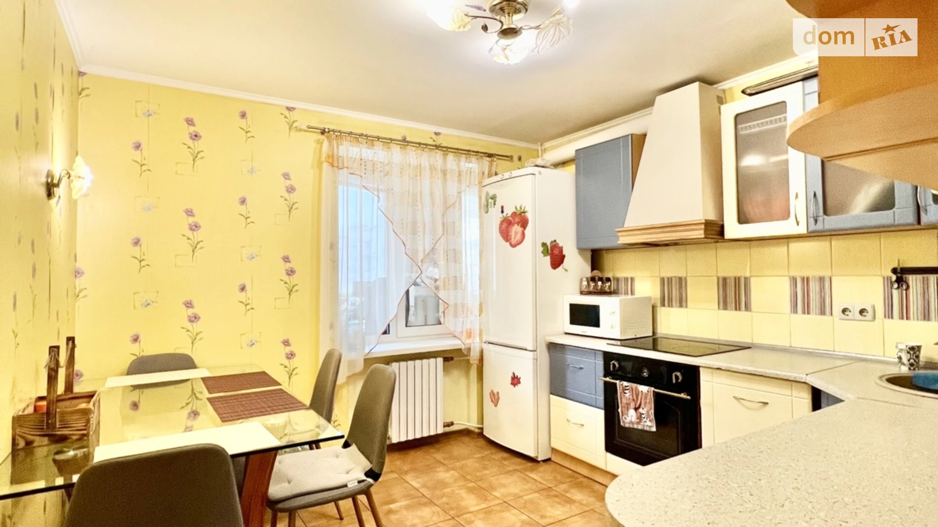 Продается 3-комнатная квартира 85 кв. м в Днепре, ул. Дарницкая, 21