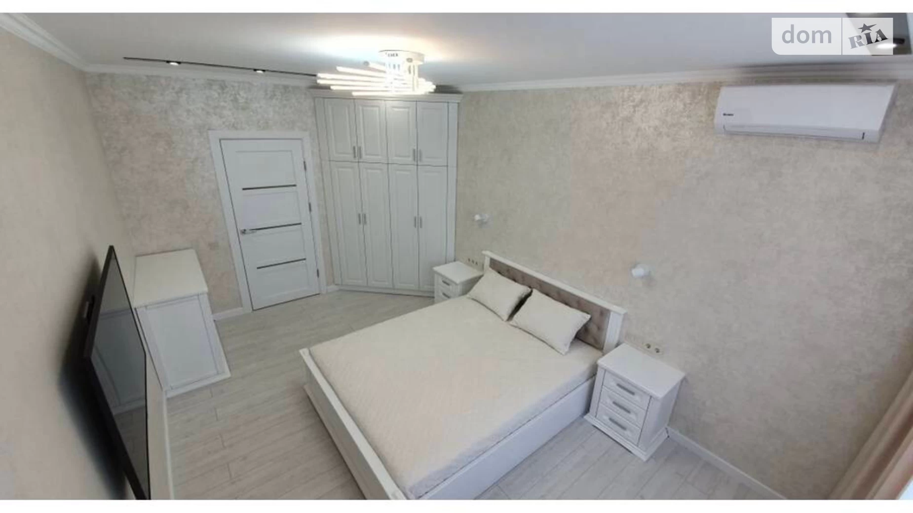 Продается 2-комнатная квартира 44 кв. м в Одессе, ул. Бассейная
