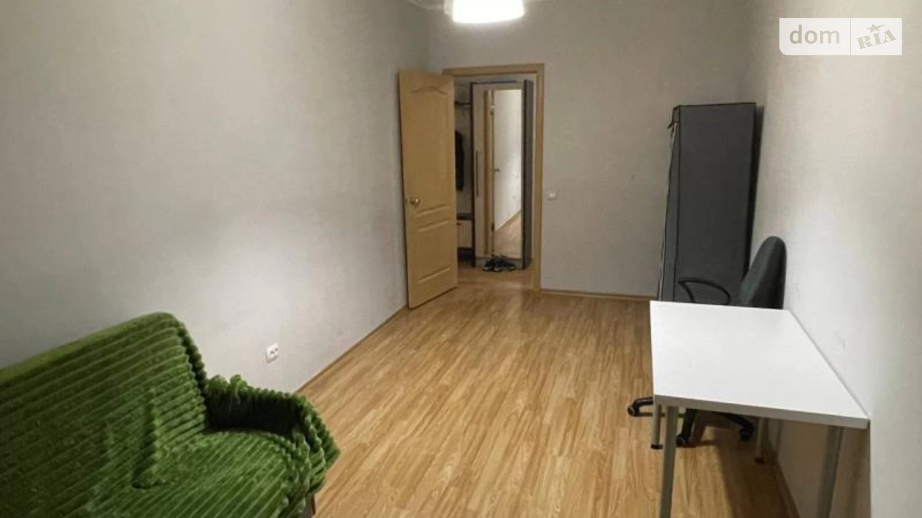 Продается 2-комнатная квартира 58 кв. м в Одессе, ул. Романтиков(Третья)