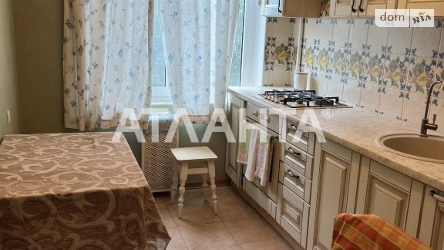 Продается 3-комнатная квартира 54 кв. м в Одессе, ул. Академика Филатова