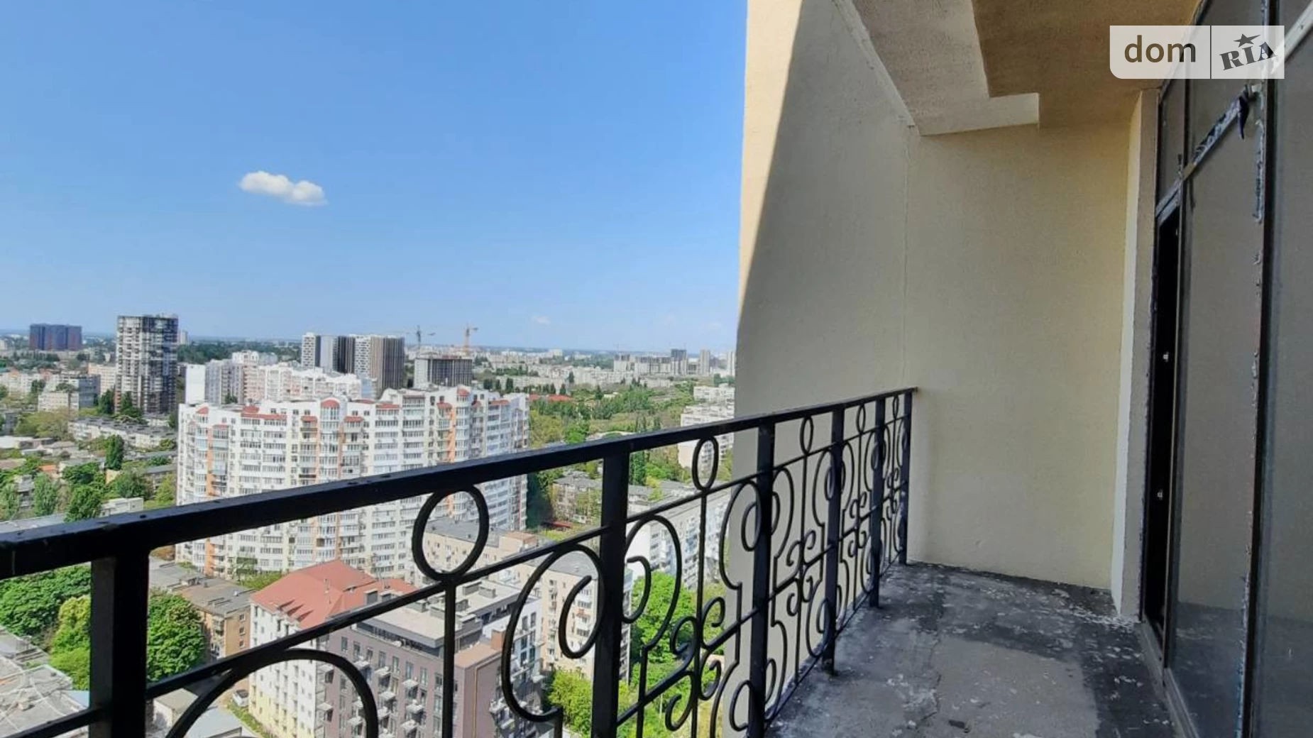 Продается 3-комнатная квартира 100 кв. м в Одессе, ул. Педагогическая