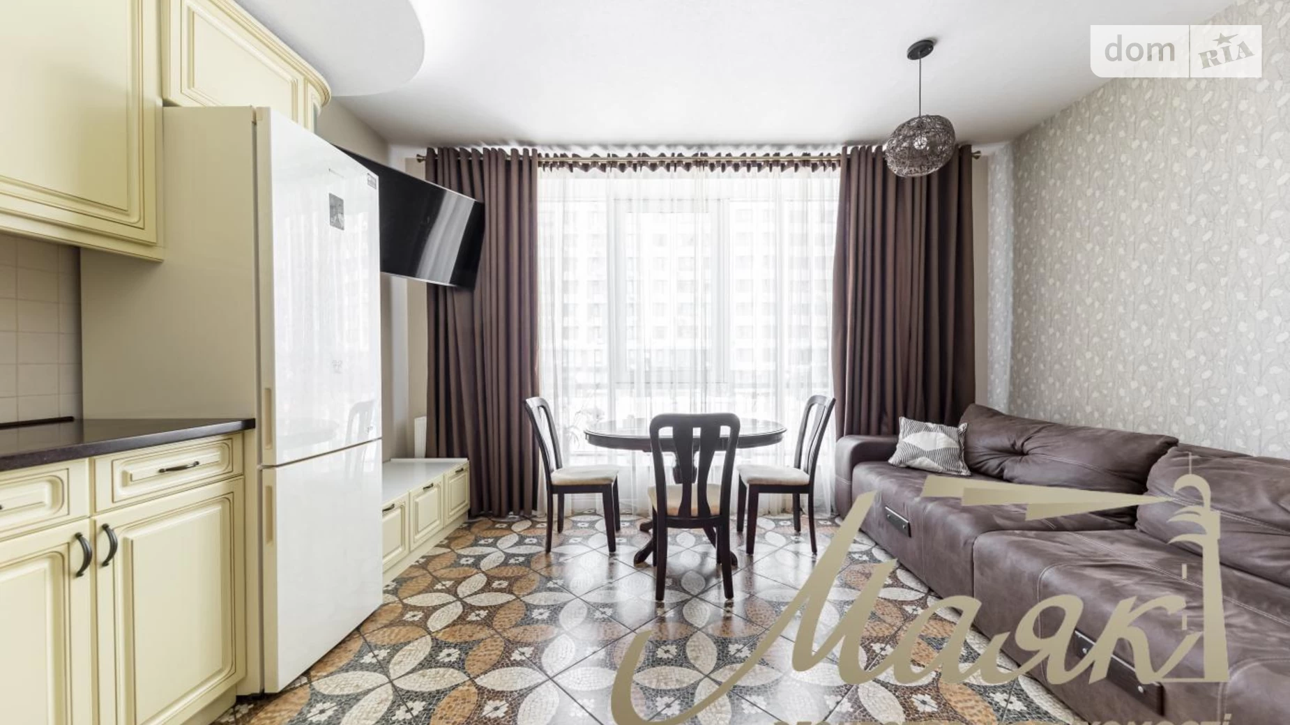 Продается 3-комнатная квартира 83 кв. м в Киеве