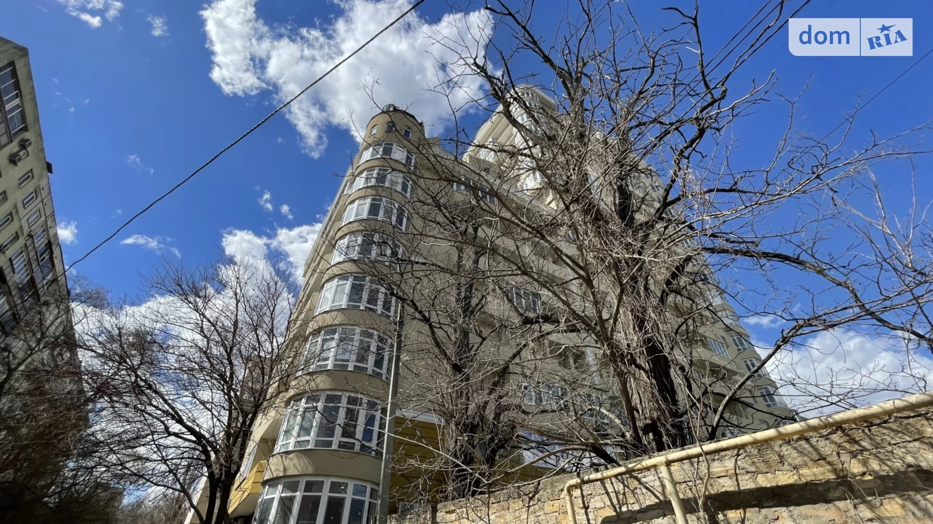 Продается 3-комнатная квартира 85 кв. м в Одессе, ул. Солнечная