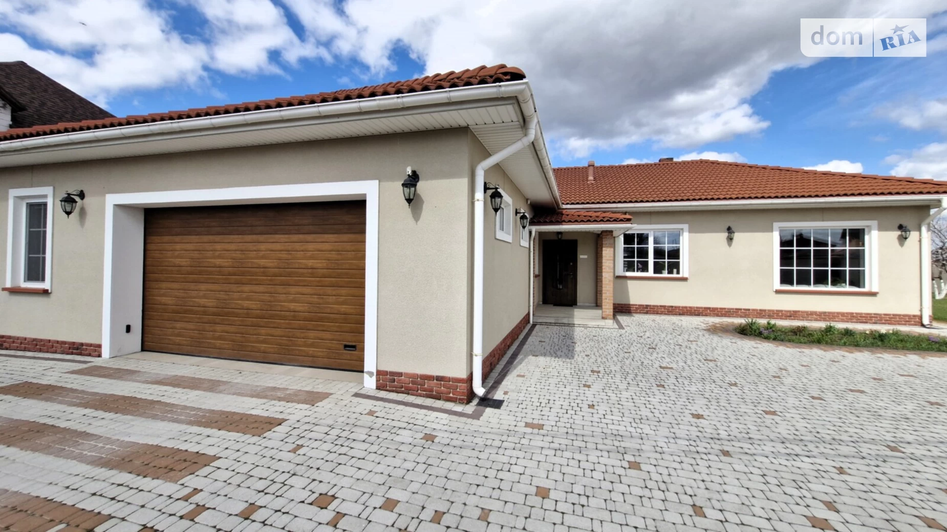Продается одноэтажный дом 220 кв. м с террасой, цена: 250000 $ - фото 2