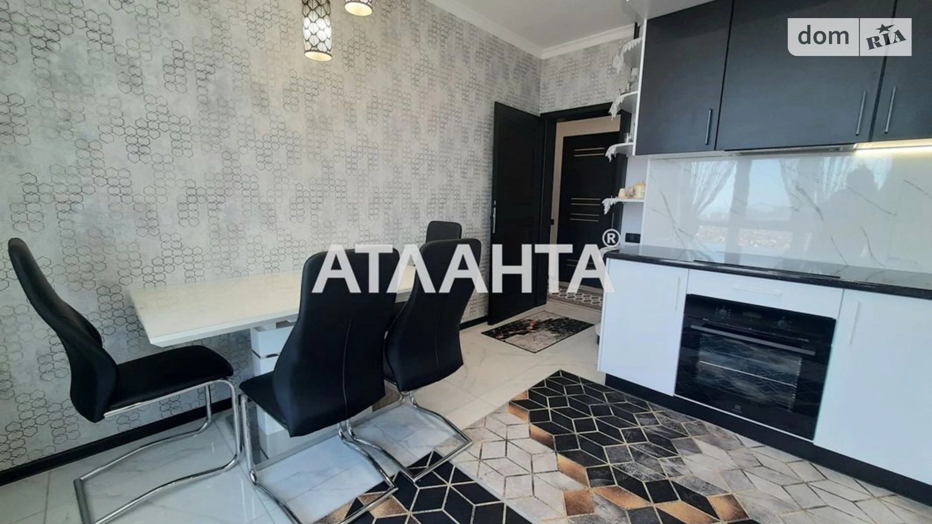 Продается 3-комнатная квартира 86 кв. м в Одессе, ул. Толбухина, 135Д
