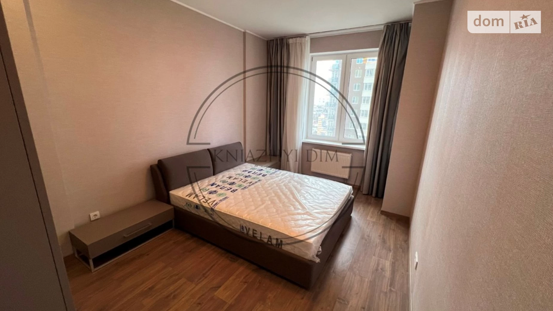 Продается 2-комнатная квартира 72 кв. м в Киеве, ул. Степана Руданского, 3А