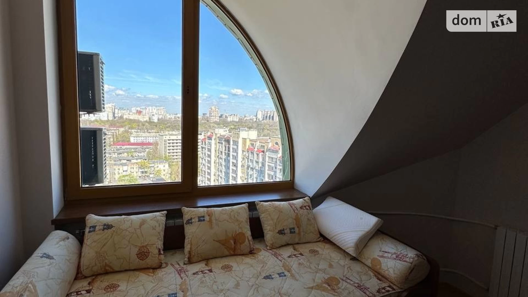 Продается 4-комнатная квартира 228 кв. м в Одессе, ул. Тенистая