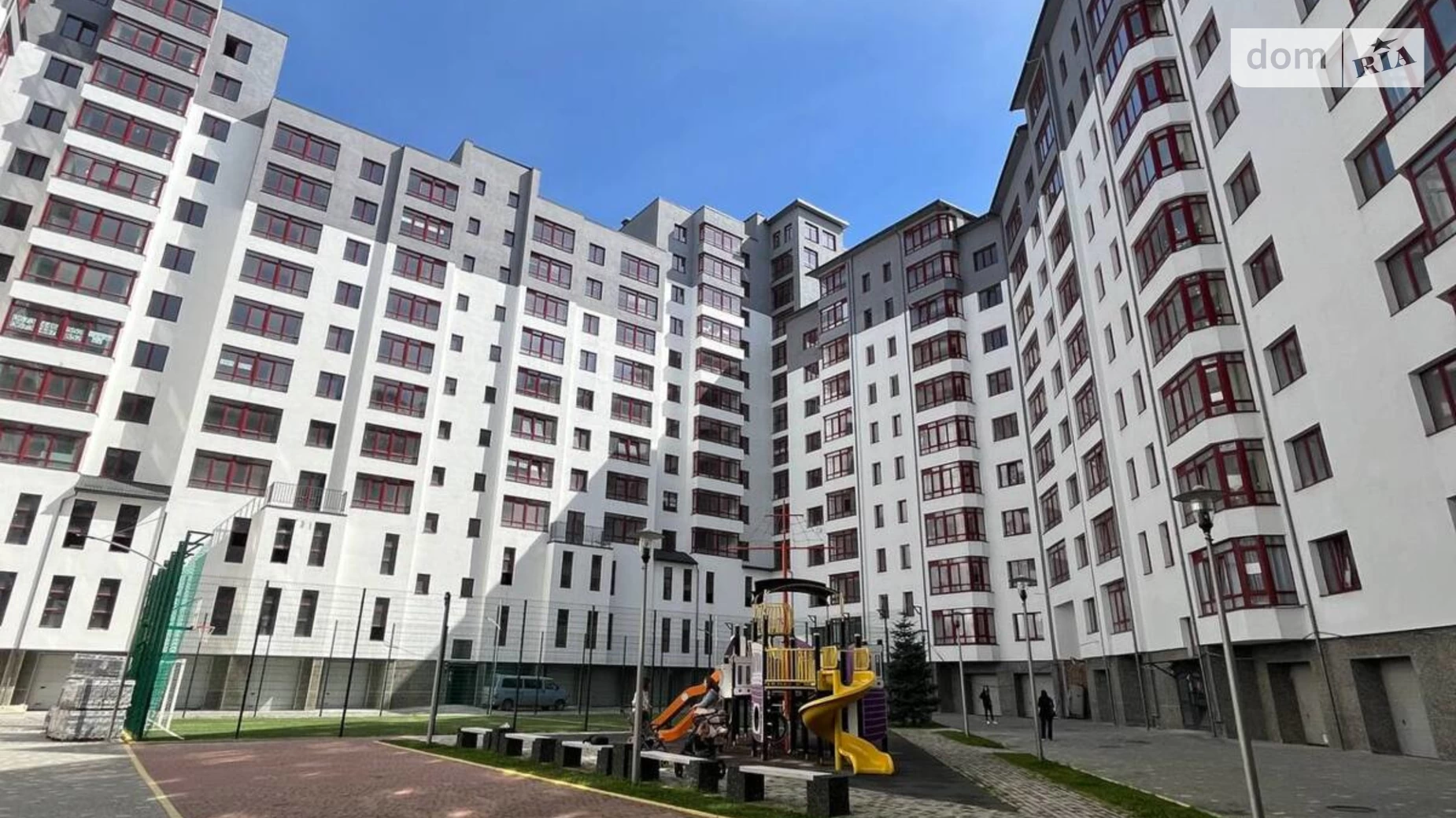 Продается 3-комнатная квартира 107 кв. м в Ивано-Франковске
