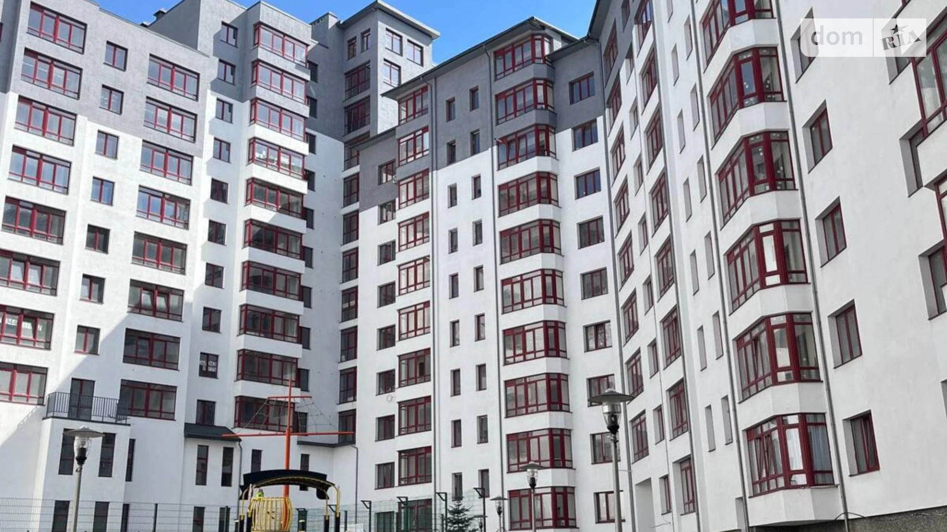Продается 3-комнатная квартира 107 кв. м в Ивано-Франковске, ул. Галицкая