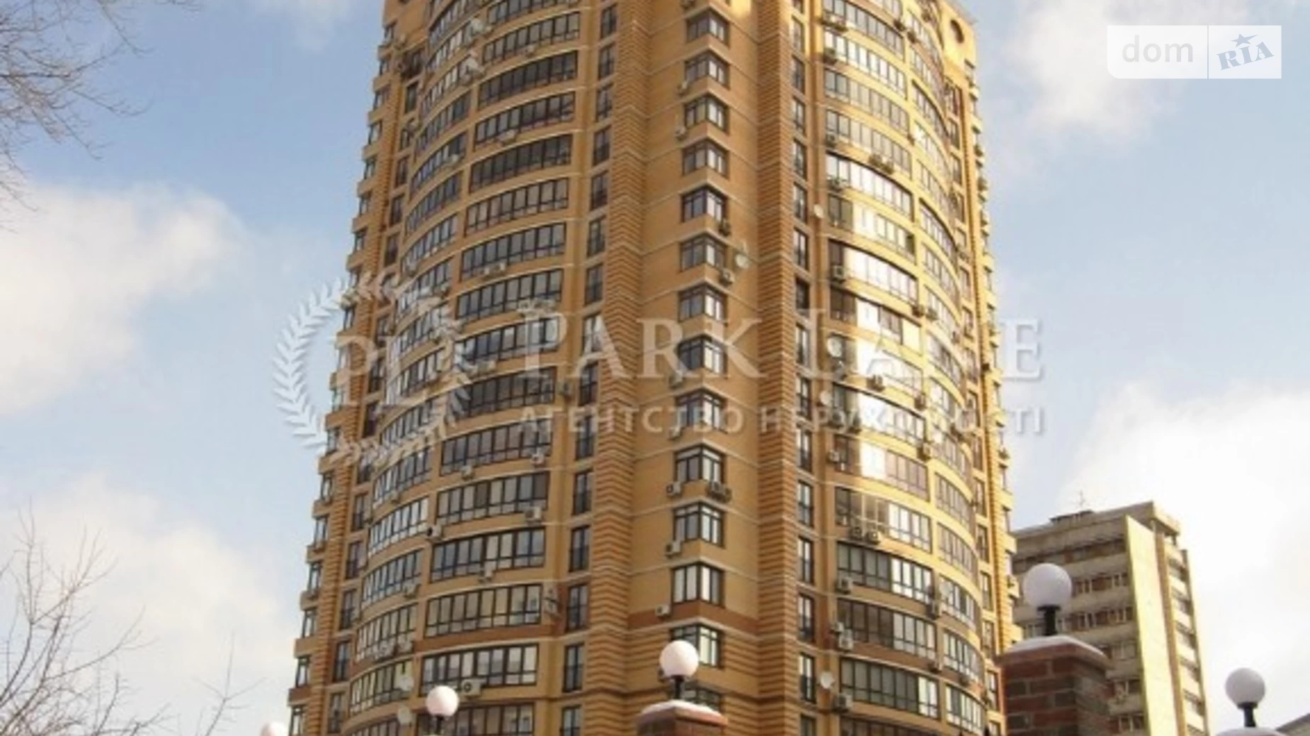 Продается 4-комнатная квартира 120 кв. м в Киеве, ул. Панаса Мирного, 28А
