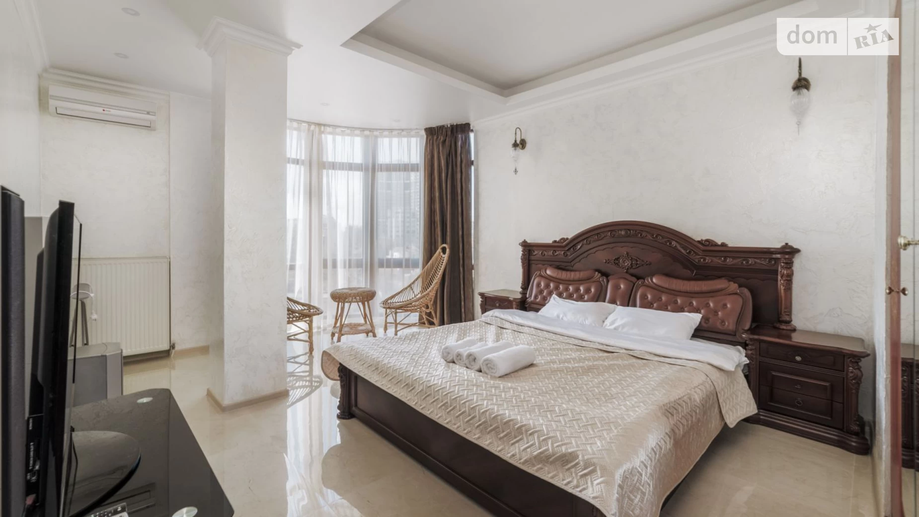 Продається 2-кімнатна квартира 110 кв. м у Одесі, вул. Тіниста