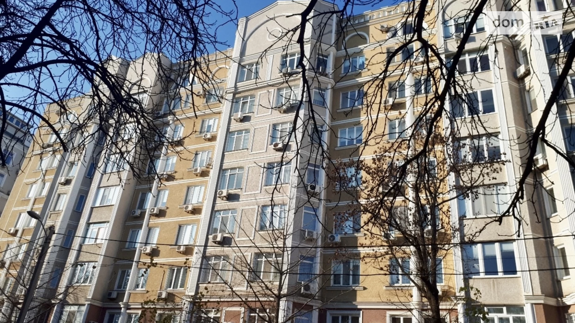 Продається 7-кімнатна квартира 418 кв. м у Одесі, вул. Довженка, 2