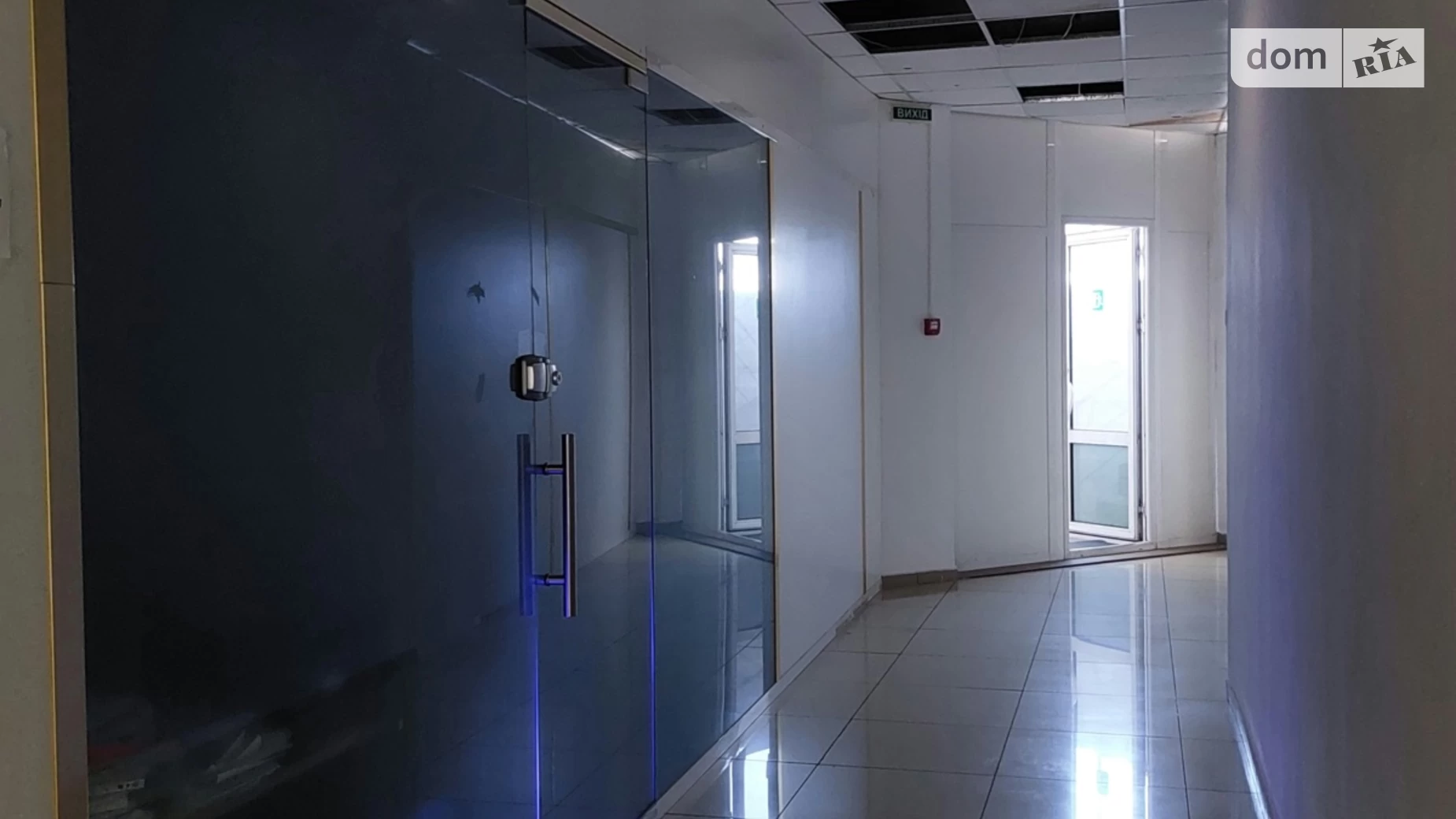 Сдается в аренду офис 18 кв. м в бизнес-центре, цена: 180 $ - фото 2