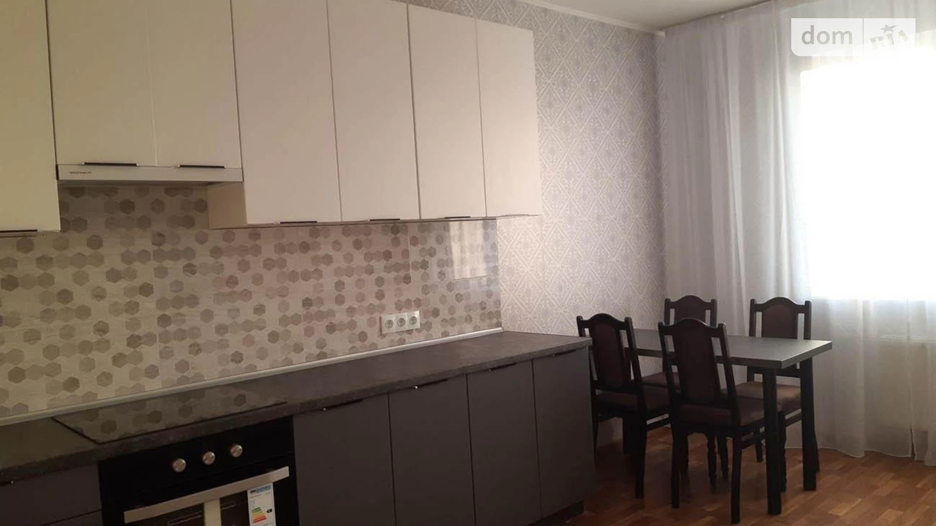 Продается 2-комнатная квартира 67 кв. м в Киеве, ул. Бориспольская, 23А