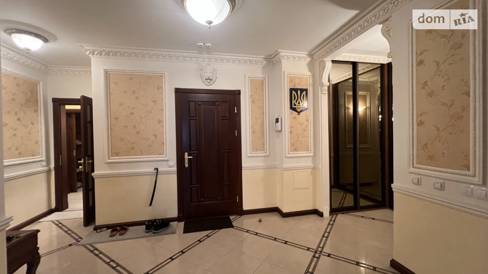 Продається 3-кімнатна квартира 186 кв. м у Києві, вул. Панаса Мирного, 28А