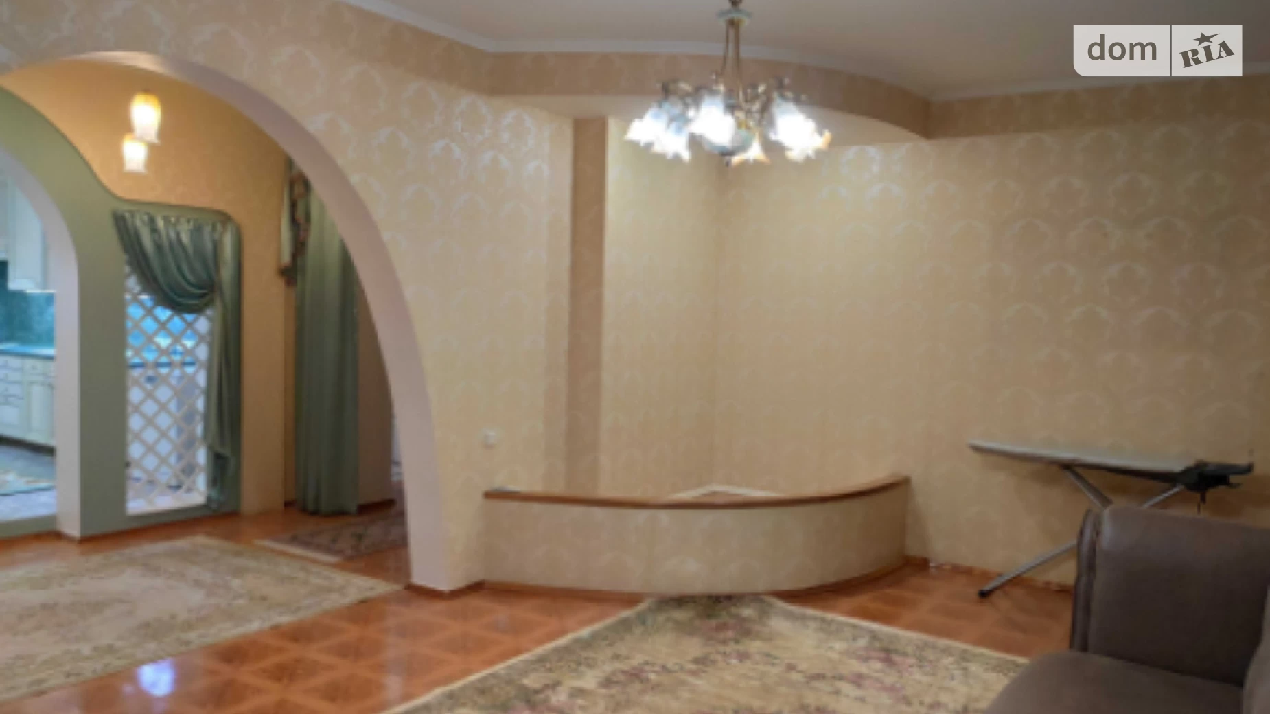 Продается 4-комнатная квартира 132 кв. м в Днепре, ул. Степана Бандеры(Шмидта)