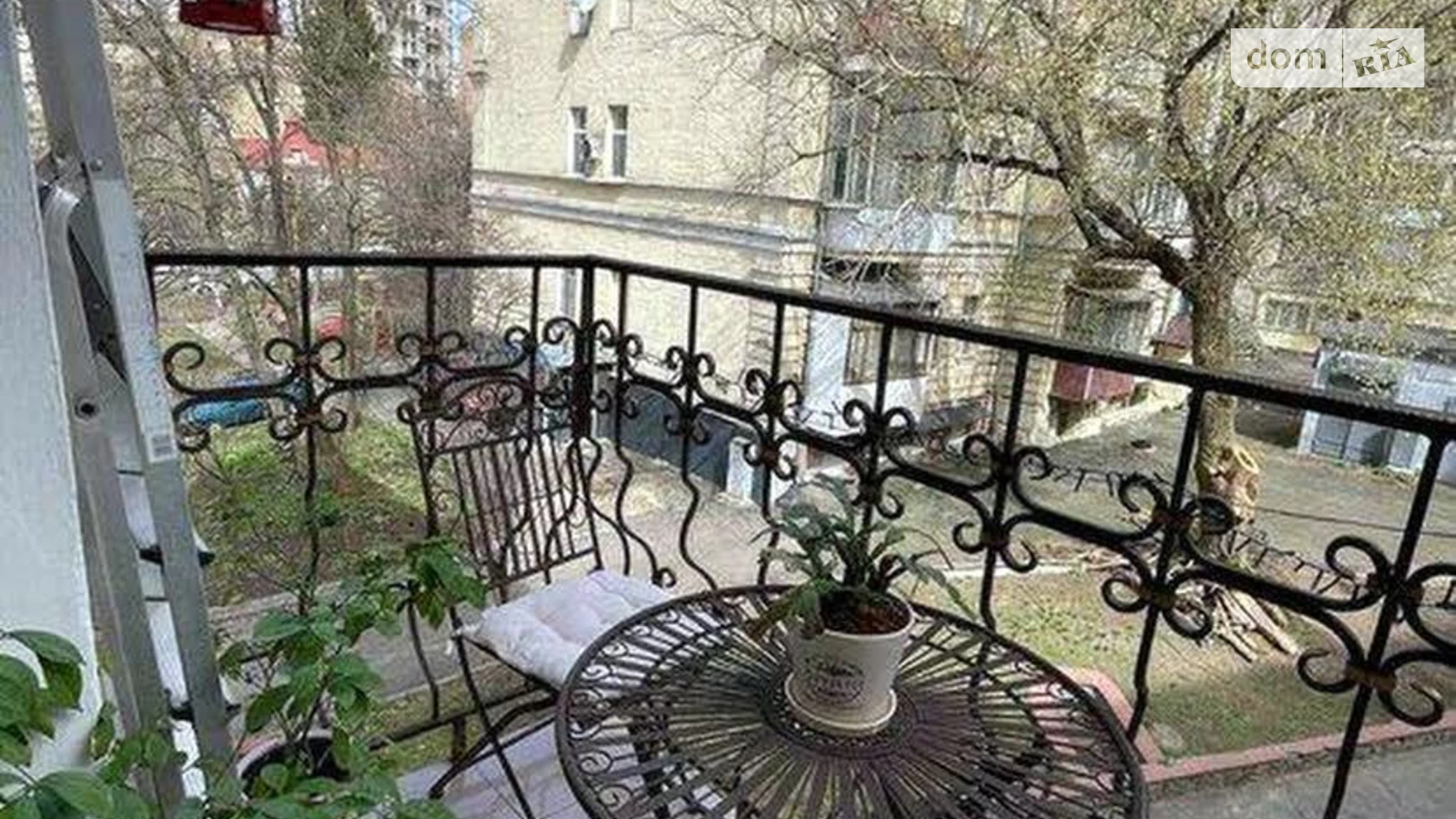 Продается 2-комнатная квартира 55 кв. м в Киеве, ул. Олеся Гончара, 55