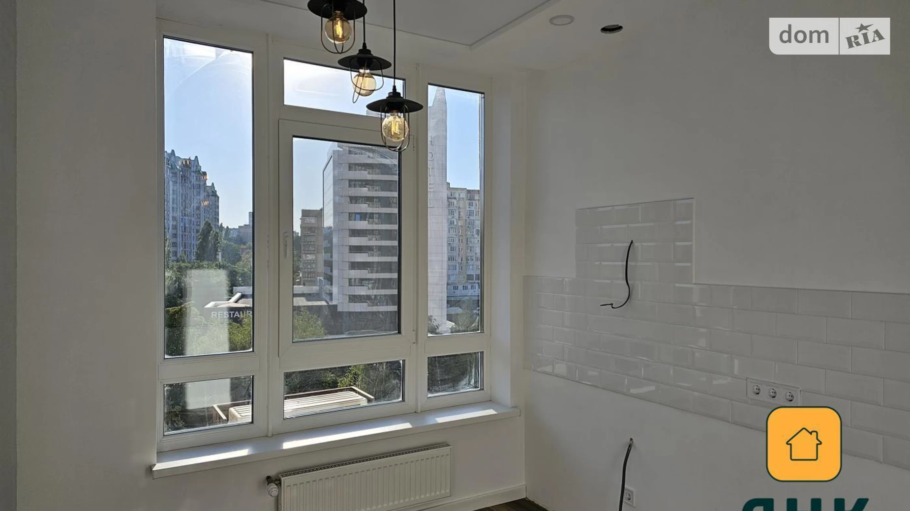 Продається 2-кімнатна квартира 63 кв. м у Одесі