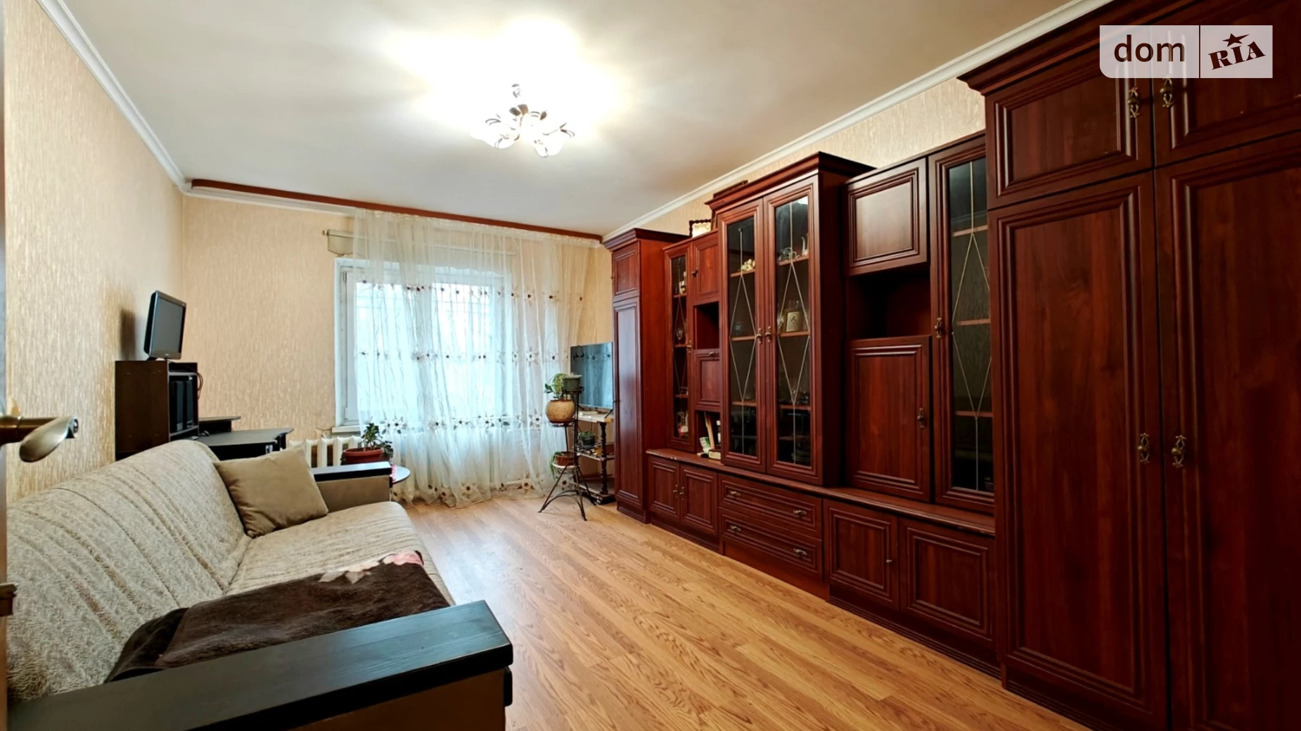 Продается 1-комнатная квартира 52 кв. м в Киеве, ул. Радунская, 11