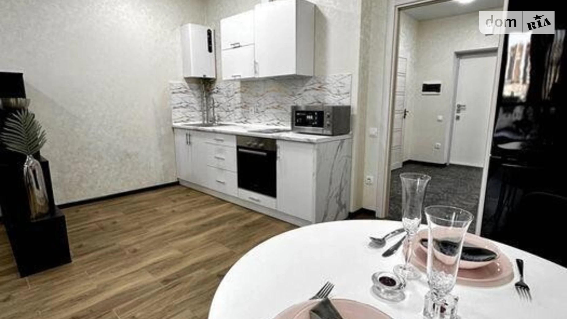 Продается 1-комнатная квартира 39 кв. м в Киеве, ул. Центральная, 21Б
