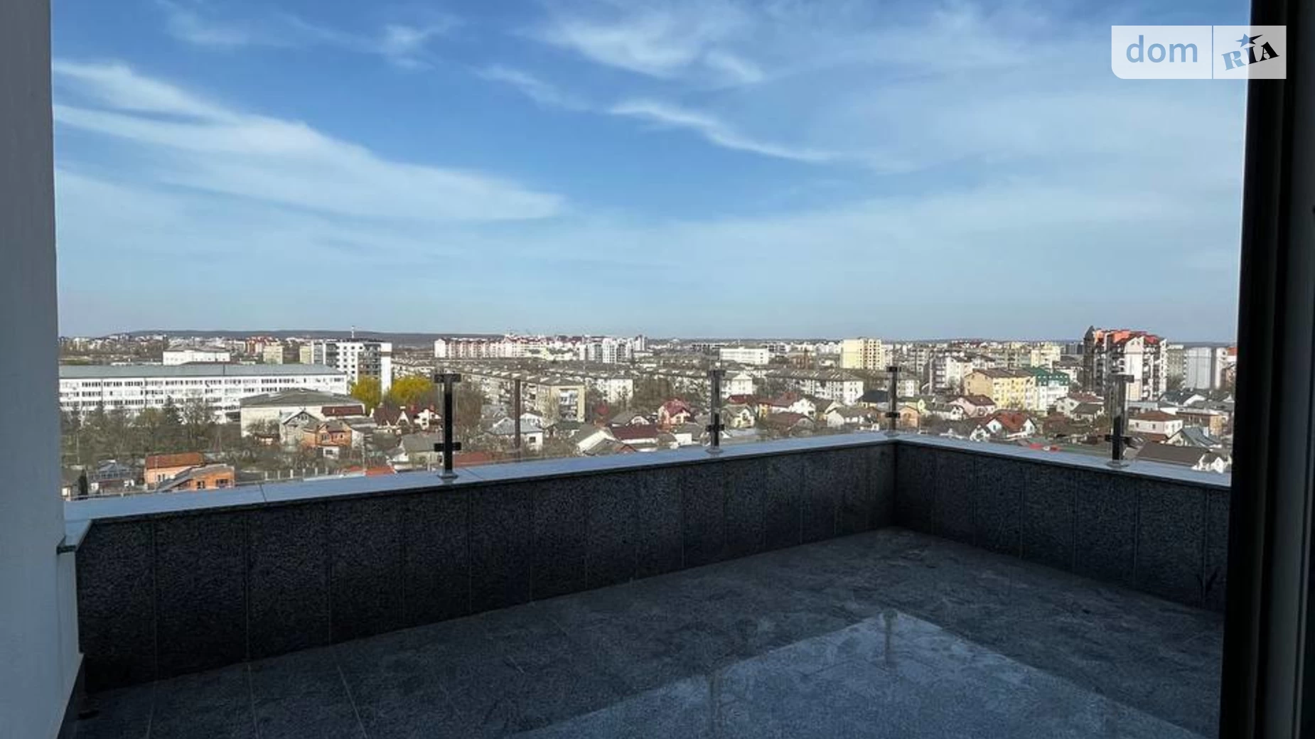 Продається 2-кімнатна квартира 70 кв. м у Івано-Франківську