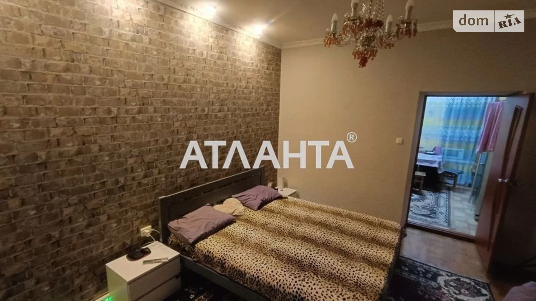 Продається 2-кімнатна квартира 52.8 кв. м у Одесі, вул. Косвена